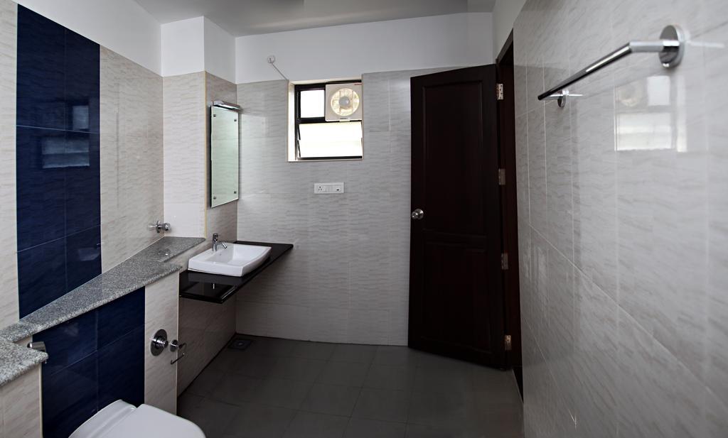 Century Grand Hotel Mananthavady Bilik gambar